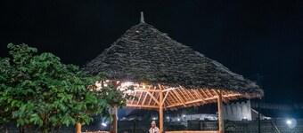 Eco-Friendly A-Frame Cabin 10min / Nungwi Beach
