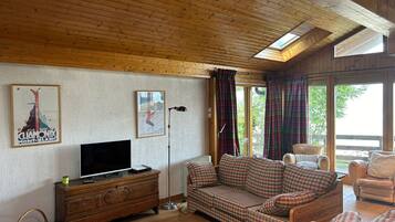 Chalet | Living area