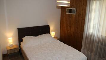Apartment | 2 bedrooms, individually furnished, bed sheets
