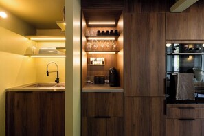 Fridge, microwave, oven, stovetop - Beautiful Paddington Loft-Style Apartment (London)