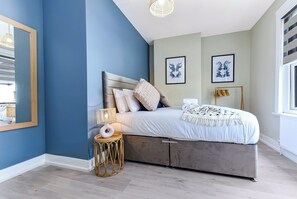 4 bedrooms, iron/ironing board, WiFi, bed sheets - GREAT 4BR House (London)