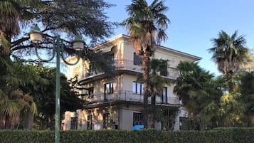Esterni