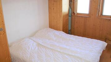 1 bedroom, individually furnished, bed sheets