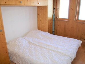 Apartment | 1 bedroom, individually furnished, bed sheets