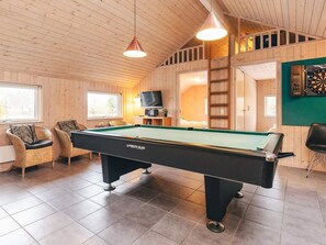 House | Game room