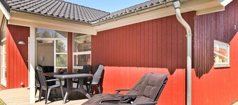 Pretty Holiday Home With Balcony