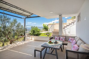 Outdoor dining - "Olive paradise" villa near Split with heated pool and great sea views (Podstrana)