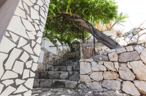 Villa | Exterior detail - - House In (Ador)