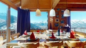 Chalet | Dining