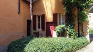 Unclassified image, 2 of 17, button - Borgovico 42 (Como)