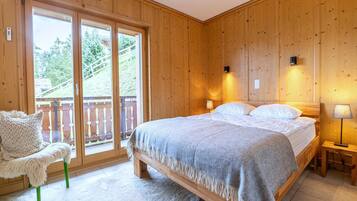 2 bedrooms, individually furnished, bed sheets