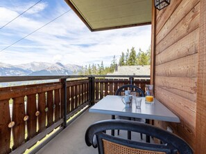 A wooden deck with a table and chairs, overlooking a mountainous landscape. - Hauts de Veysonnaz HV2 010 -sauna Apartment 6 Pers (Veysonnaz)