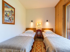 Apartment | 2 bedrooms, individually furnished, bed sheets