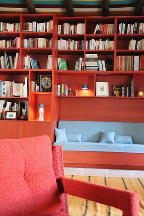 Library - Cortijo Genesis (Gaucin)