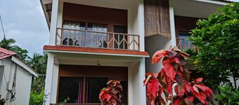 Hotel Exotica Squares Beach Resort