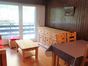 Apartment | Dining - Snug Apartment Near ski Area (Veysonnaz)