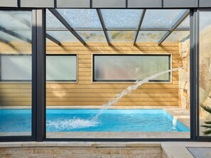 วิลล่า | สระว่ายน้ำ | สระว่ายน้ำในร่ม, สระว่ายน้ำกลางแจ้ง