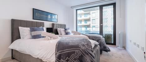 2 bedrooms, in-room safe, desk, iron/ironing board