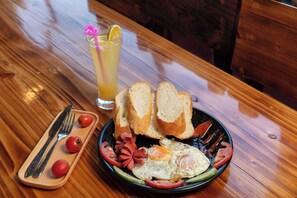 Tägliches einheimisches Frühstück gegen Gebühr