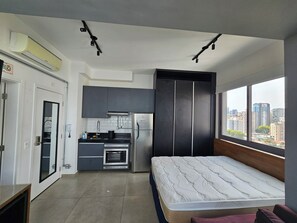 1 slaapkamer, een strijkplank/strijkijzer, wifi, beddengoed