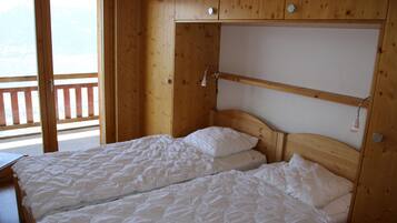 Apartment | 2 bedrooms, individually furnished, bed sheets