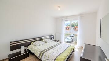 2 slaapkamers, een strijkplank/strijkijzer, wifi, beddengoed