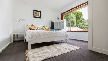 3 bedrooms, desk, iron/ironing board, WiFi