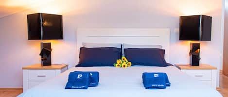 2 bedrooms, iron/ironing board, internet