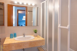 Hair dryer, bidet, towels, toilet paper
