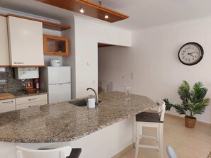 Coffee/tea maker, fridge, microwave, oven