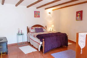 3 chambres, fer et planche à repasser, Wi-Fi, draps fournis