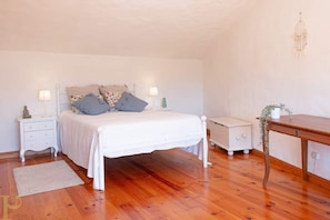 3 habitaciones, tabla de planchar con plancha, wifi y ropa de cama 