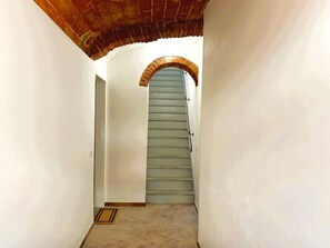 Interior - RED LILY APARTMENT (Firenze)
