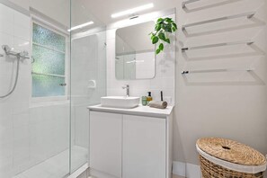 Shower, hair dryer, towels, shampoo