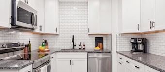 The Bauhaus | 4BR/3BA • Families • Ample Parking