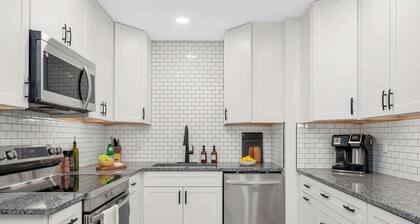 The Bauhaus | 4BR/3BA • Families • Ample Parking