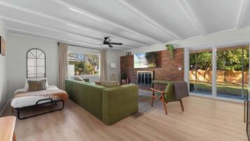 4 bedrooms, iron/ironing board, travel cot, WiFi