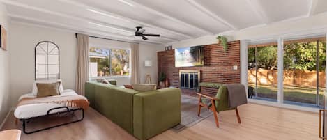 4 habitaciones, tabla de planchar con plancha, cuna de viaje y wifi