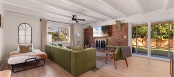 The Bauhaus | 4BR/3BA • Families • Ample Parking