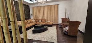 Living area - Dreamanor Blissful Stay (Amritsar)