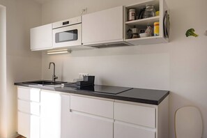 Apartment, 2 Bedrooms, Balcony, Garden View | Interior - Le Rose Di Marianne - Sud (Varna)