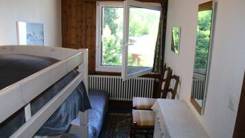 Apartemen | 2 kamar tidur dan dilengkapi dengan perabotan berbeda-beda