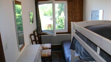 Apartment | 2 bedrooms, individually furnished, bed sheets