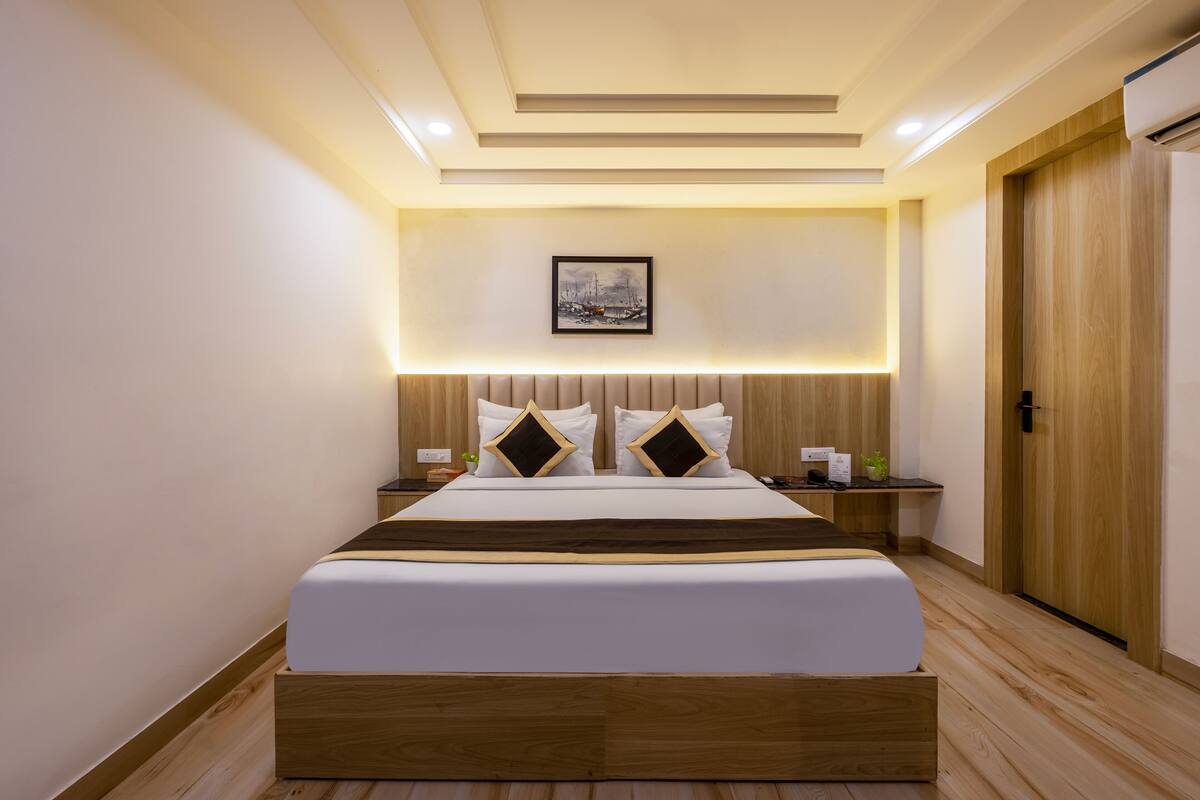 Compact Corporate Room