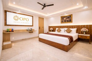 Soundproofing, free WiFi, bed sheets - HOTEL VENUE Delhi Airport (New Delhi)