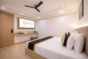 Soundproofing, free WiFi, bed sheets - HOTEL VENUE Delhi Airport (New Delhi)