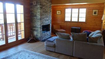 Chalet | Living area