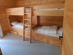 Stuga | 4 sovrum och unika möbler