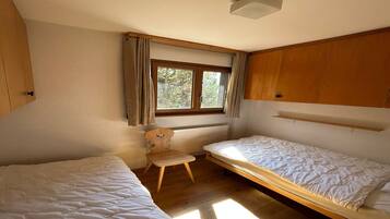 Apartment | 3 bedrooms, individually furnished, bed sheets