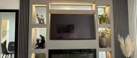 Télévision, cheminée